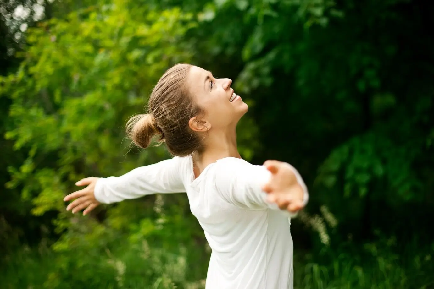Пожалуйста, пришлите исходное описание «Summer time» на русском, чтобы я мог его перефразировать.